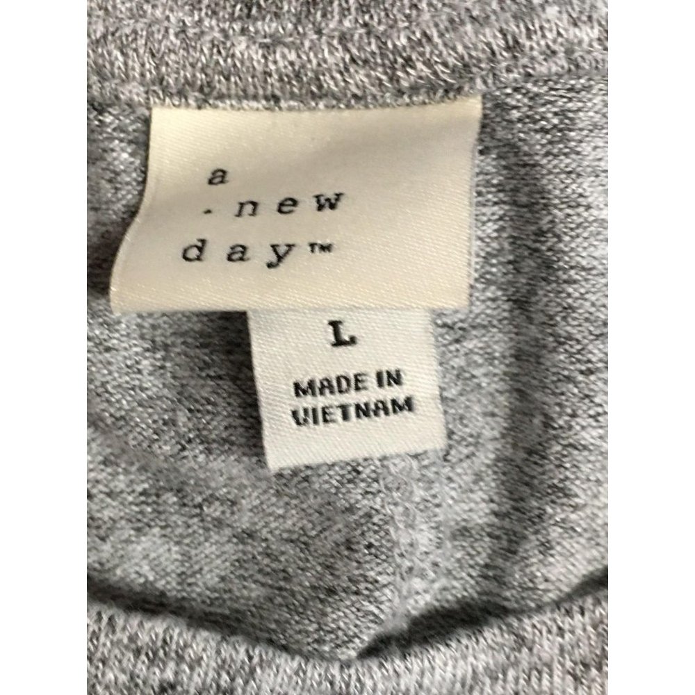 A. New Day Grey Sleeveless Top size Large - Picture 8 of 9